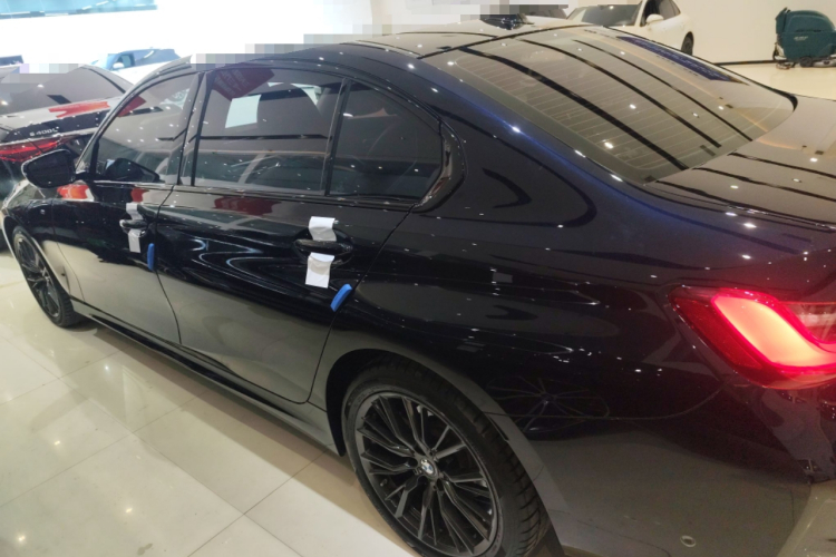 宝马3系 2024款 325Li M运动曜夜套装车身外观6003