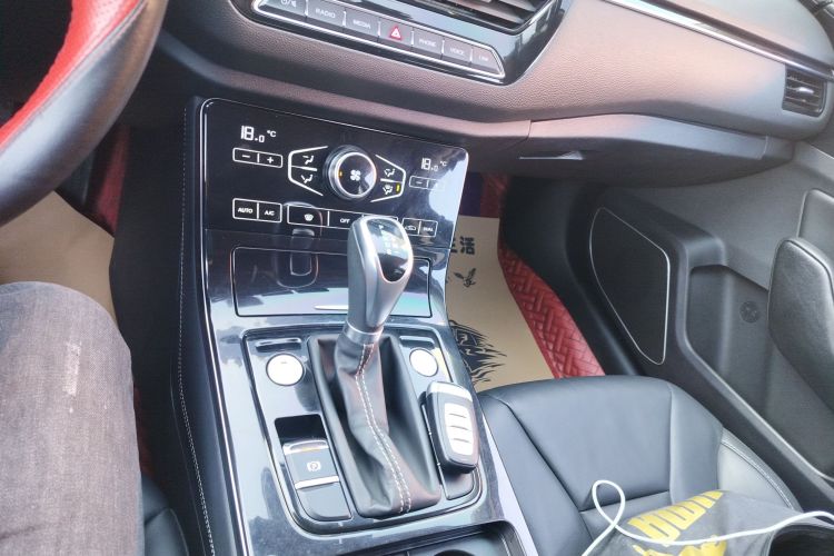 红旗H5 2019款 30TD 型动版中控内饰18