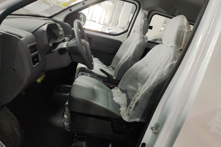 五菱汽车 五菱扬光 2025款 400km 客车版舒适型中控内饰19