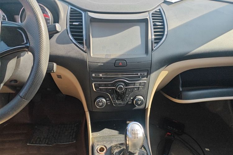 奔腾B50 2013款 1.6L 手动舒适型中控内饰16