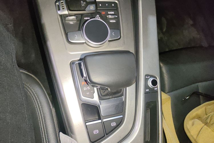 奥迪A4L 2019款 40 TFSI 时尚型 国VI中控内饰18