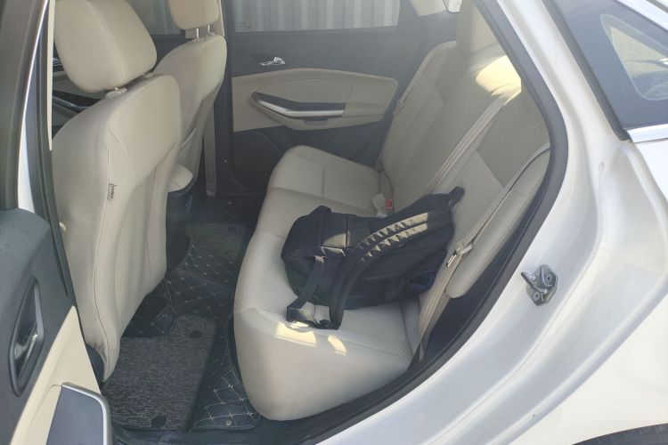 福特 福睿斯 2015款 1.5L 手动舒适型中控内饰21