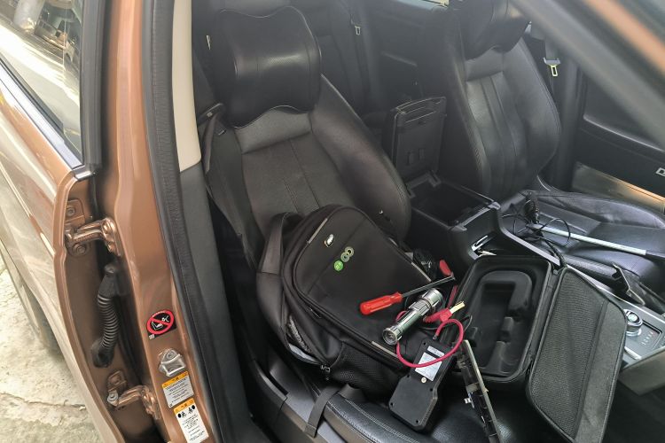 路虎 发现神行 2016款 2.0T 上市限量版中控内饰41