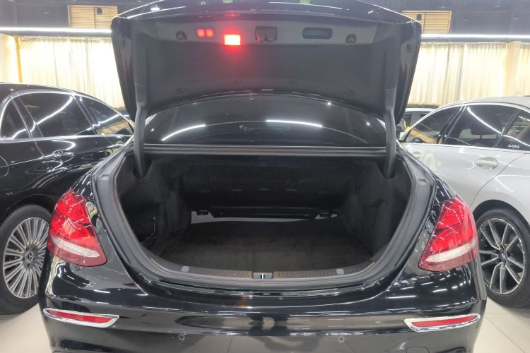 奔驰E级 2019款 E 260 L 运动型机舱底盘23