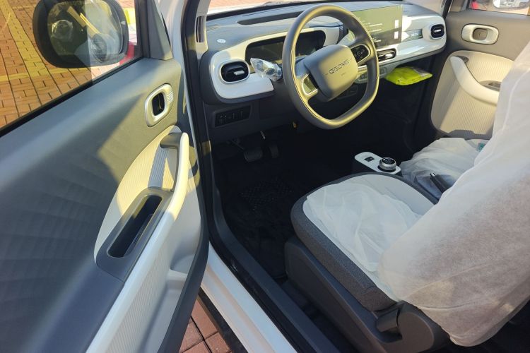 吉利银河 2025款 210km 熊猫骑士中控内饰20