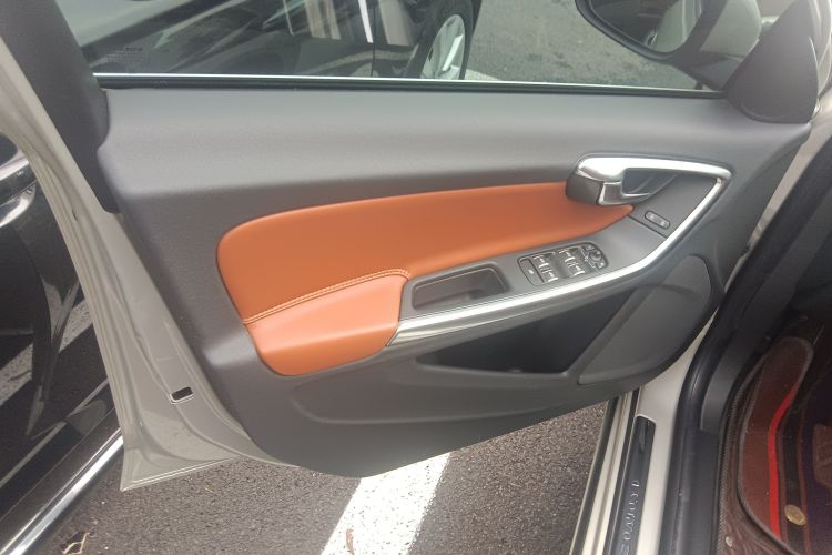 沃尔沃S60 2018款 S60L T3 智进进取版中控内饰7007