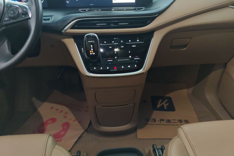 别克GL8 2020款 ES陆尊 653T 豪华型中控内饰18