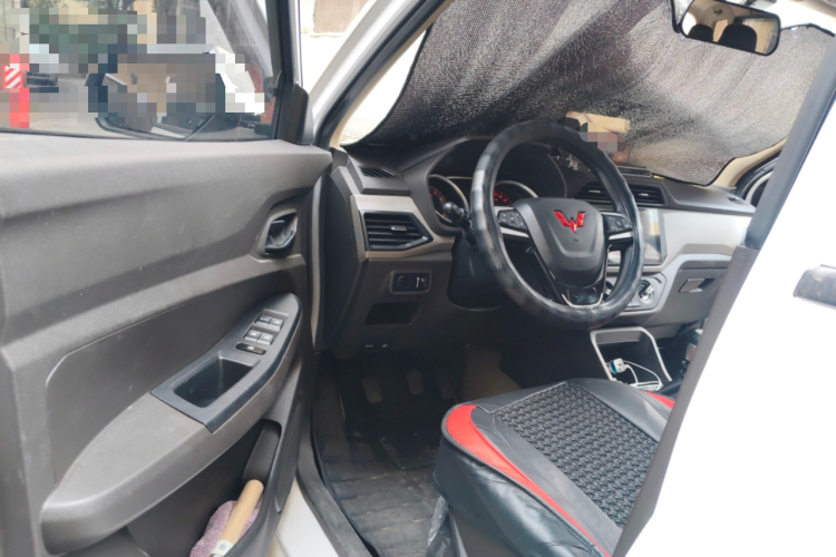 五菱汽车 五菱宏光 2021款 1.5L改款 S标准型 电动助力LAR中控内饰7003