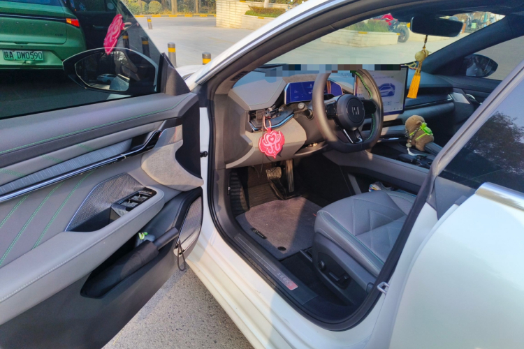 极氪001 2023款 WE版 100kWh中控内饰20