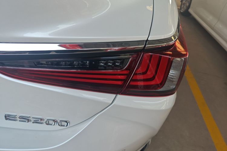 雷克萨斯ES 2023款 200 卓越版车身外观6001