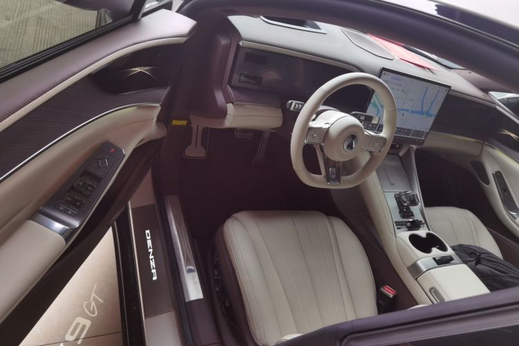 腾势Z9GT 2024款 1100四驱Max版中控内饰20