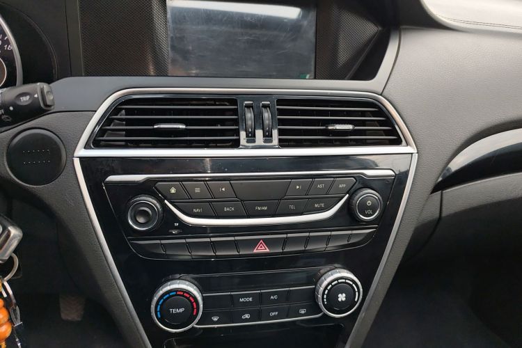 猎豹汽车 猎豹CS10 2015款 2.0T 手动卓越型中控内饰16