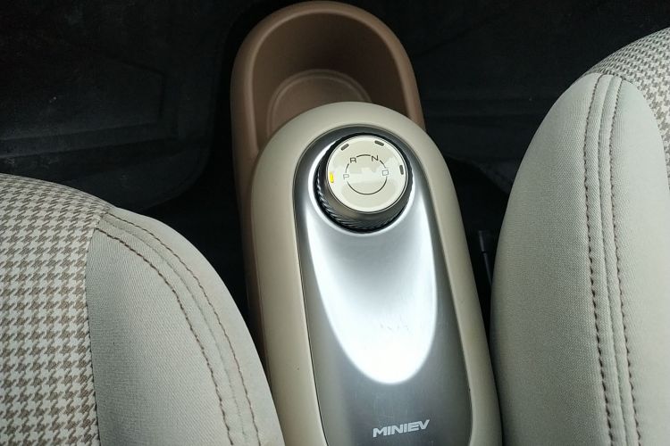 五菱汽车 宏光MINIEV 2025款 四门版 臻享+款中控内饰18