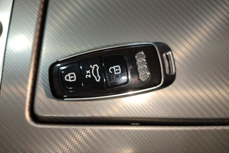 奥迪A6L 2020款 45 TFSI 臻选致雅型中控内饰11