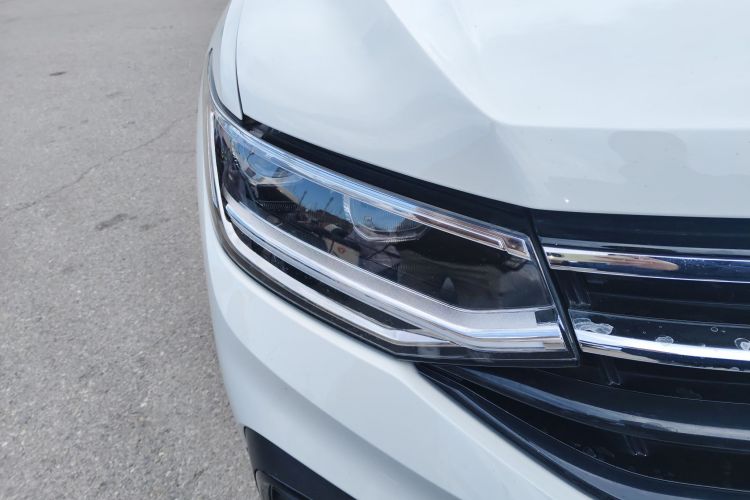 大众 途观L 2025款 出众款 300TSI 自动两驱龙腾版车身外观8