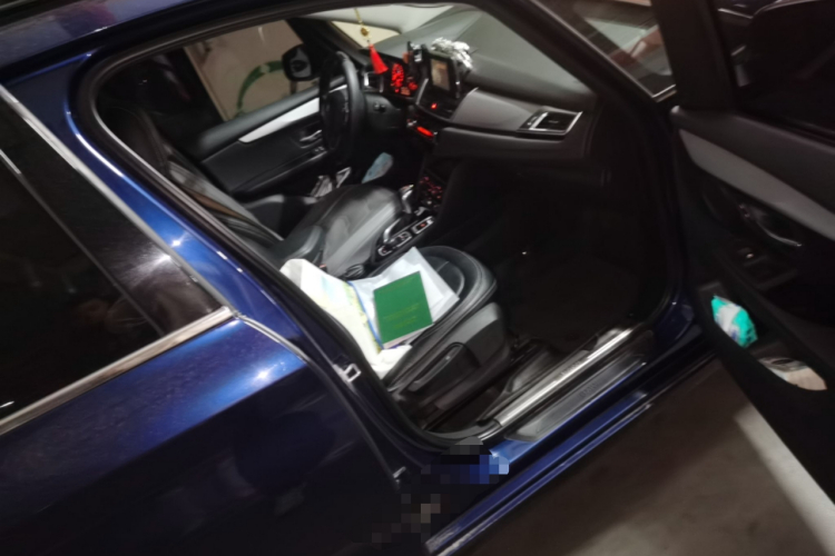 宝马2系多功能旅行车 2015款 218i 领先型局部细节9005