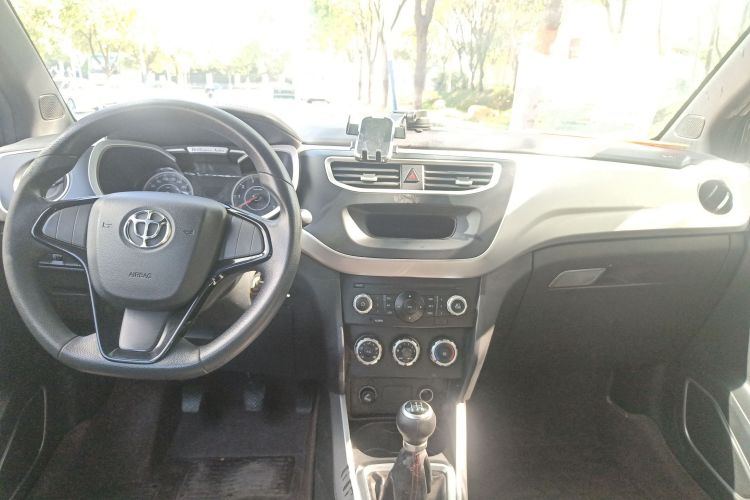 中华V3 2015款 1.5L 手动舒适型中控内饰16