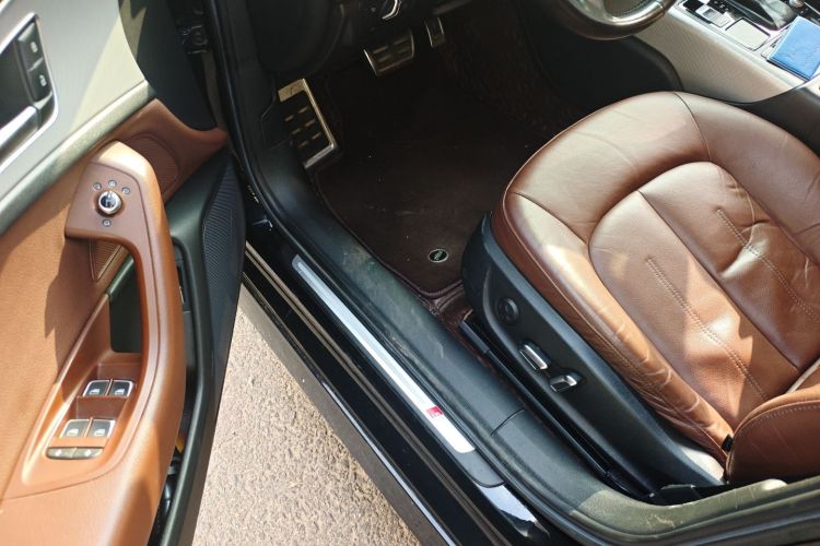 奥迪A6L 2018款 30周年年型 35 TFSI 时尚型中控内饰7003