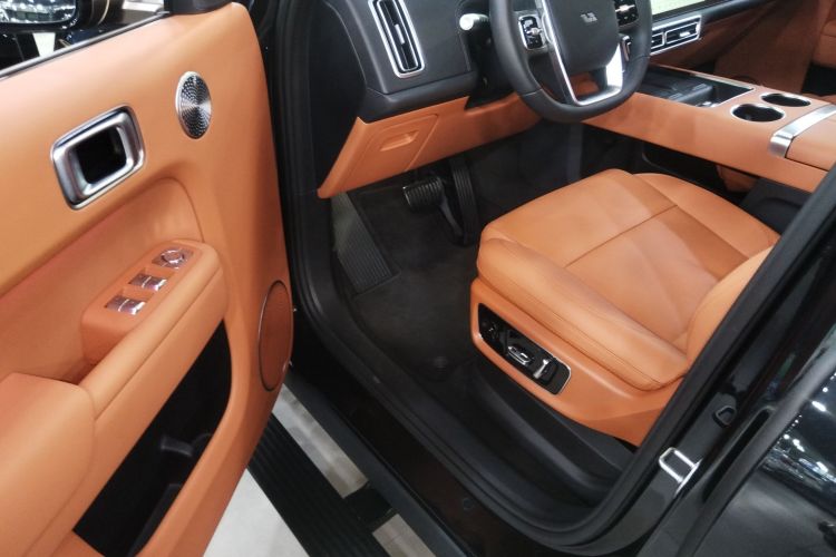 理想汽车 理想L9 2025款 Ultra 智能焕新版中控内饰7003