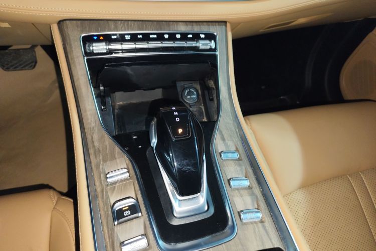 蓝电E5 2023款 1.5L DE-i 100KM畅享型 5座中控内饰18