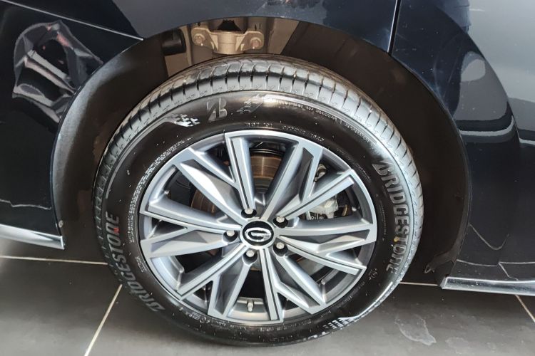 广汽传祺 传祺M8 2024款 大师系列 400T 尊贵版车身外观6008