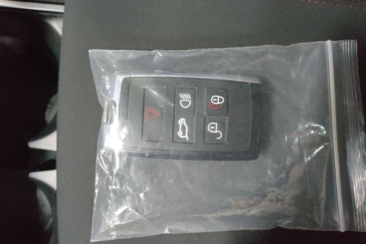 路虎 发现运动版新能源 2022款 改款 P300e 插电式电动混合版中控内饰11