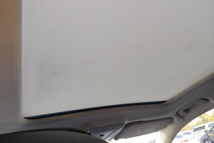 红旗HS5 2022款 改款 2.0T 智联旗享版中控内饰22