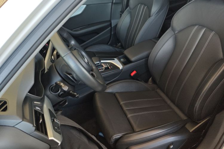 奥迪A4L 2022款 40 TFSI 豪华动感型中控内饰19