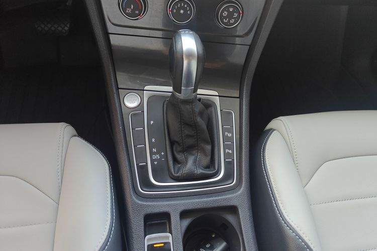 大众 高尔夫 2017款 230TSI 自动豪华百万辆纪念版局部细节18