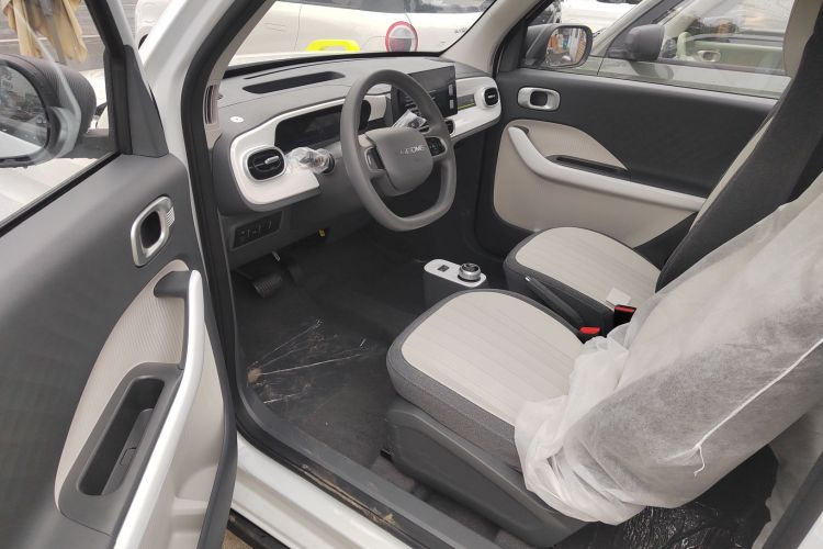 吉利银河 2025款 210km 熊猫骑士中控内饰7003