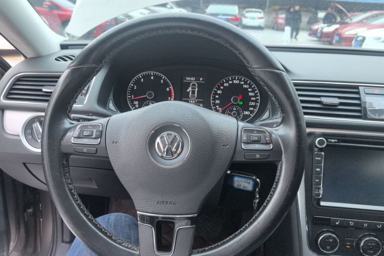 大众 帕萨特 2014款 1.8TSI DSG尊荣版中控内饰13