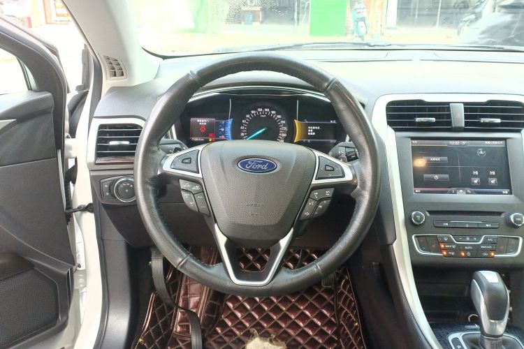 福特 蒙迪欧 2013款 2.0L GTDi200豪华型中控内饰13