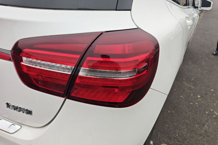 奔驰GLA 2019款 GLA 200 动感型车身外观9