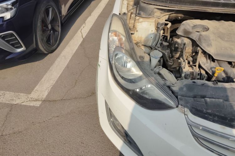 现代 朗动 2013款 1.6L 自动领先型车身外观8