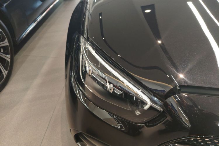 奔驰E级 2021款 改款 E 300 L 运动时尚型车身外观8