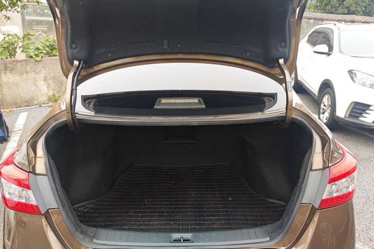 日产 轩逸 2014款 1.6XV CVT尊享版机舱底盘23