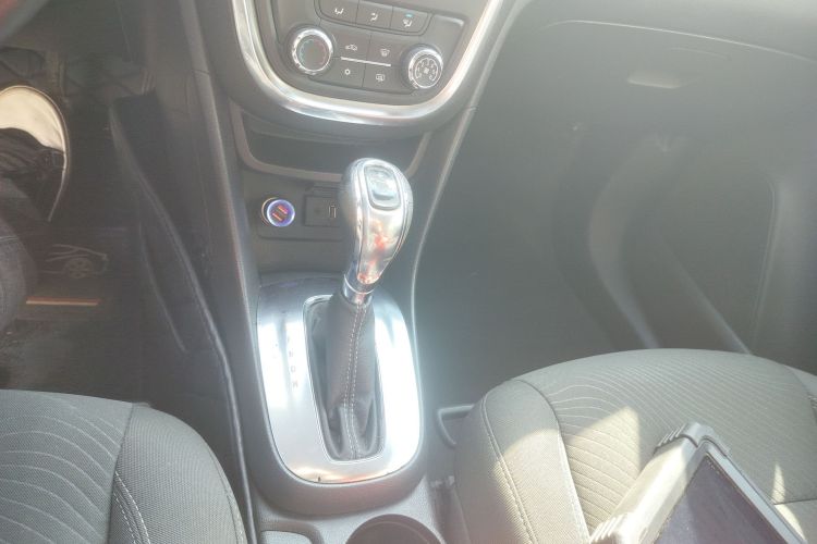 别克 昂科拉 2014款 1.4T 自动两驱都市精英型中控内饰18