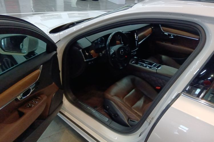 沃尔沃S90新能源 2022款 T8 E驱混动 智逸豪华版中控内饰20