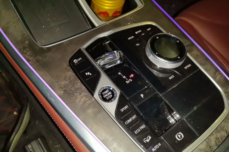 宝马X5 2023款 xDrive 30Li 尊享型M运动曜夜套装中控内饰18