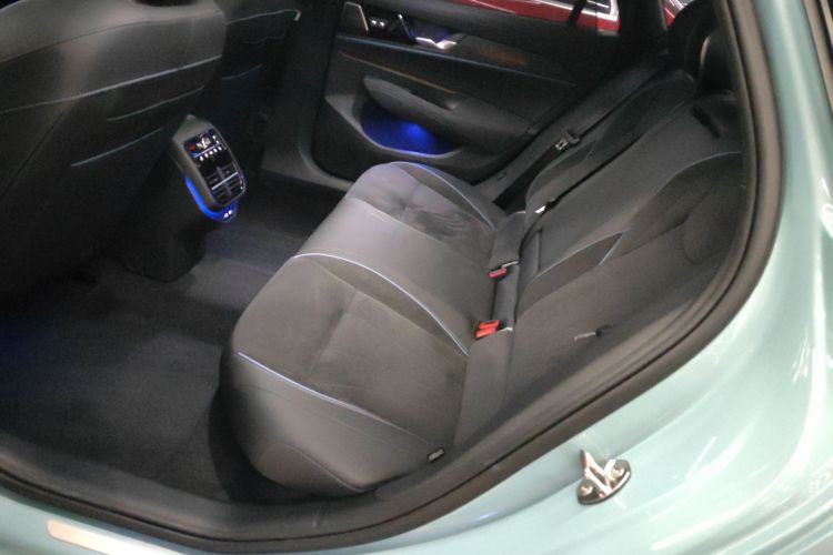 大众 帕萨特 2025款 Pro 380TSI 星空龙尊版中控内饰7004