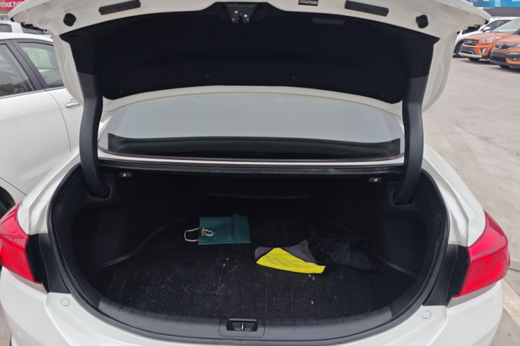 本田 思铂睿 2015款 2.4L 尊贵版机舱底盘23