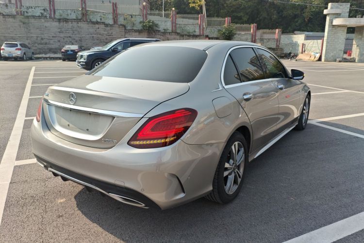 奔驰C级 2019款 C 180 L 时尚型运动版车身外观7