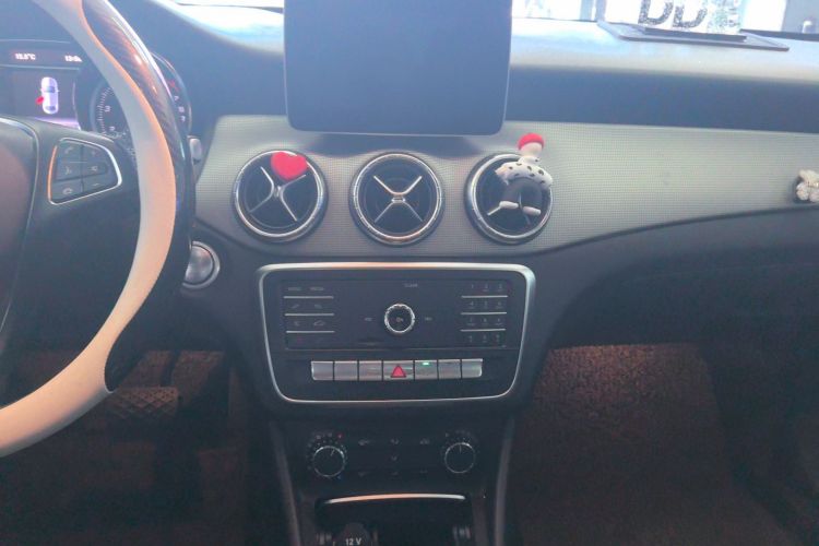 奔驰CLA 2019款 CLA 200 动感型中控内饰16