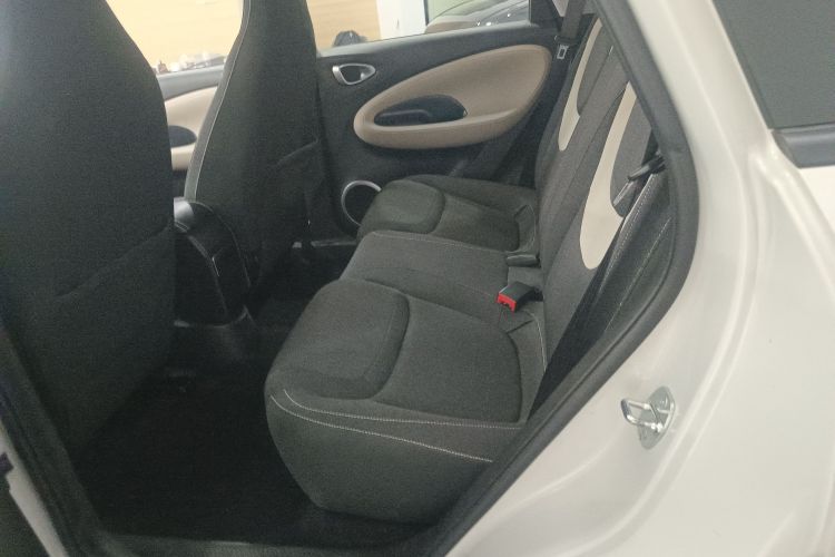 五菱汽车 五菱缤果 2023款 203km 轻享款中控内饰7004