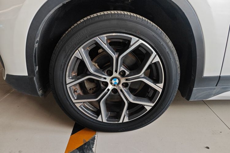 宝马X1 2020款 sDrive20Li 尊享型车身外观6007