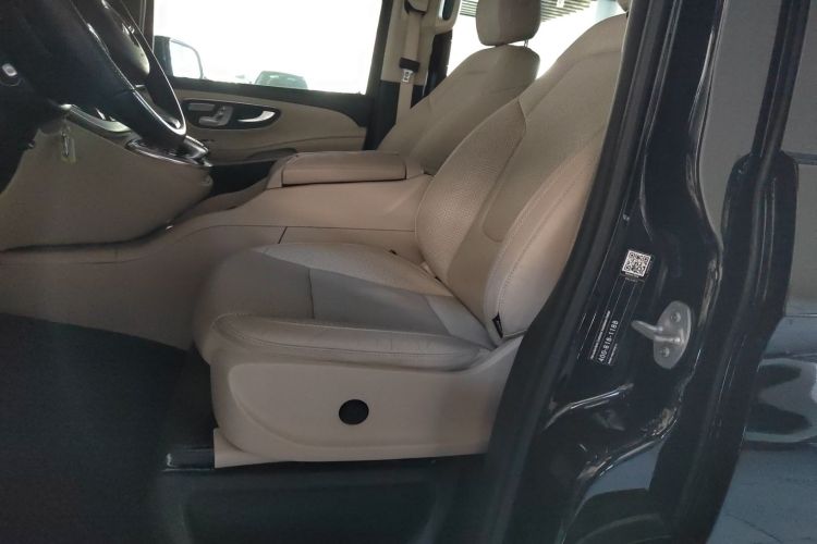 奔驰V级 2018款 V 260 领航版 国V局部细节19