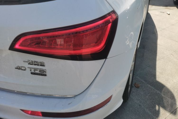 奥迪Q5 2018款 典藏版 40 TFSI 进取型车身外观9