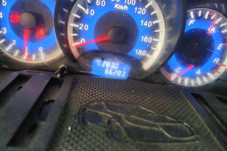 铃木 北斗星X5 2015款 1.0L 精英型中控内饰15