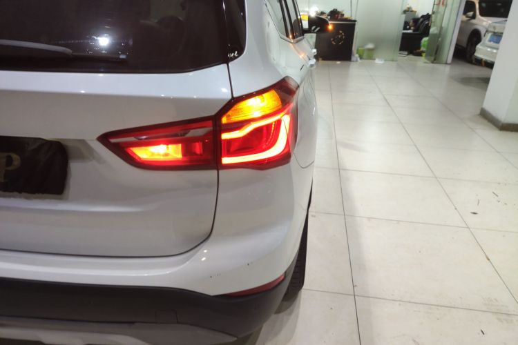 宝马X1 2018款 sDrive18Li 尊享型车身外观9