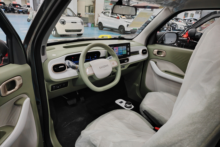 吉利银河 2025款 210km 熊猫骑士中控内饰20